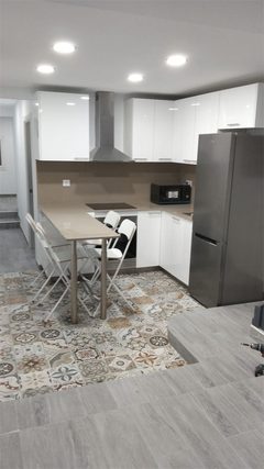 Cocina reformada en Barcelona, vista general