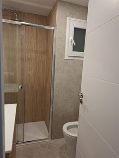 Baño reformado en Blanes, vista general